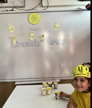 1/B sınıfı “l - L” sesini limonata partisi yaparak öğrendi.