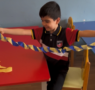 6 yaş D sınıf öğrencilerimiz 23 Nisan Ulusal Egemenlik ve Çocuk Bayramı için sınıfı yaptıkları etkinliklerle süslediler