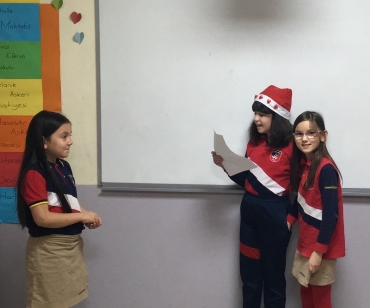 4/A İngilizce ‘Create your story and act it out!’ (Kendi hikayeni oluştur ve canlandır!) Etkinliğimiz