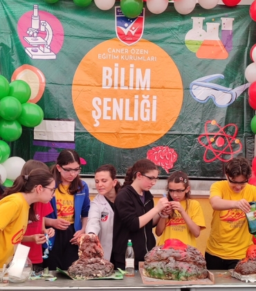 Caner Özen'de Bilim Şenliği