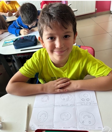 İlkokul öğrencilerimiz Rehberlik dersinde duygularını resme döktü.