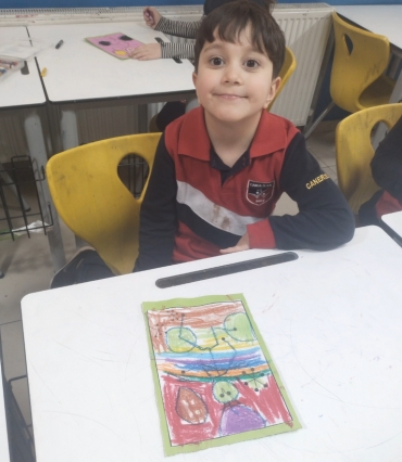Görsel Sanatlar dersimizde Ünlü Ressam Joan Miroyu tanıyıp yapmış olduğu eserlerinden bir tanesini seçerek kendi hayal dünyamıza göre çevirdik.