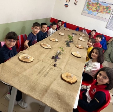 2/A sınıfı öğrencileri mum atölyesine katıldı.