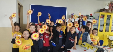 3. sınıflarımızla Laboratuvar dersinde güneşin katmanlarını yaparak eğlenerek öğrendik.