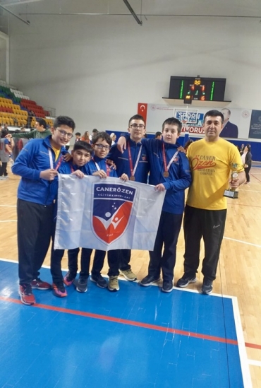3×3 küçükler Basketbol takımımız 2. kupasını da alarak ilçe üçüncüsü olmuştur, tebrik ederiz.
