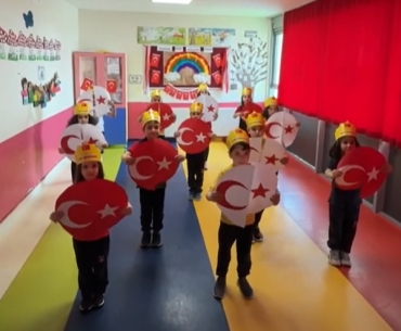 Sevgiyle,barışla,kardeşlikle,el ele nice 23 nisanlara?? 6 yaş A grubu gururla sunar