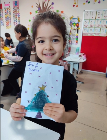 1. Sınıflar ile kağıt devreler konusunda ışıklandırmamızı yaptık, devre elemanlarını tanıdık.