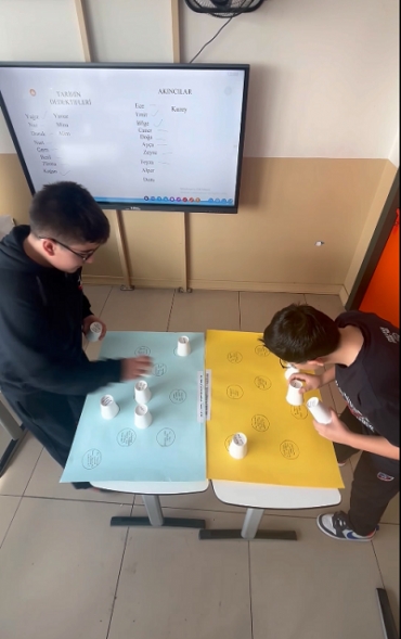 7.sınıf öğrencilerimizle “Kil Tabletlerden Akıllı Tabletlere” etkinliğinde geçmişten günümüze bilginin aktarımını deneyimledik. Tarih, teknoloji ve öğrenme bir arada! ?➡️?