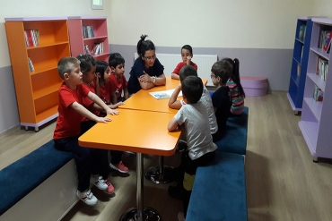 6 Yaş B grubu / Hikâye kitabı okuyup soruları cevaplama