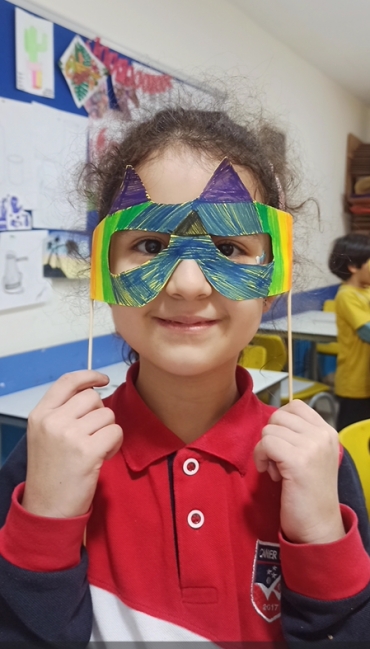 Elbecerileri kulübümüzde kendi parti maskelerimizi tasarladık.