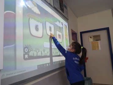 2-B studied the numbers from 0 to 20 with a fun, interactive game: Monster Numbers!