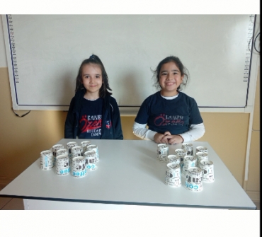 2/A sınıfı öğrencileri Matematik dersinde ritmik saymalar konusunda eğlenceli bir oyun oynayarak konuyu pekiştirdi.