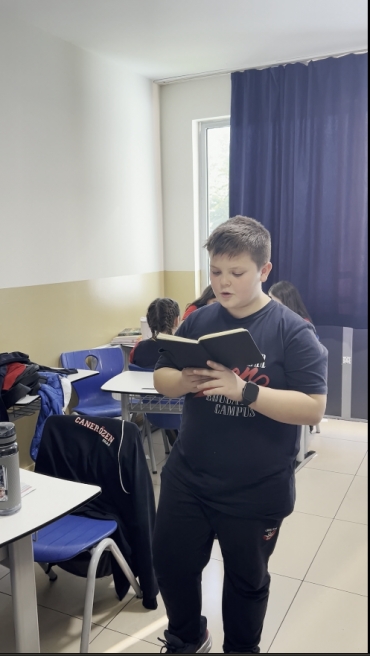 6/A students held an impressive debate on the topic “Which is better: healthy or unhealthy food?” in front of a panel of three judges. ?️?? They demonstrated outstanding critical thinking, persuasive speaking, and teamwork throughout the debate. W