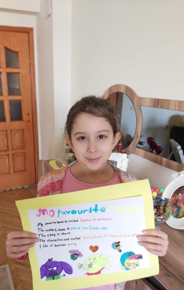 4-B Sınıfı öğrencilerimizin İngilizce Dersi - Favori Kitaplarını Tanıttıkları Proje Ödevi