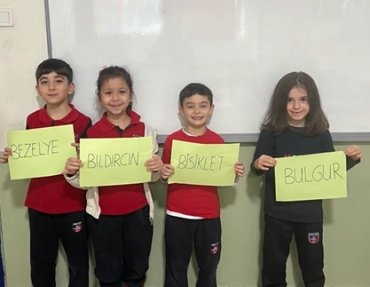 1/B sınıfı öğrencileri Alfabetik Sıralama konusunu oyun ile pekiştirdi.