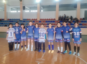 Okul sporları ilçe futsal müsabakalarında takımımız öğrencilerini tebrik eder, sonraki grup maçlarında başarılarının devamını dileriz. Caner Özen Koleji-4 Şehit Hüseyin Köksal Ortaokulu-3