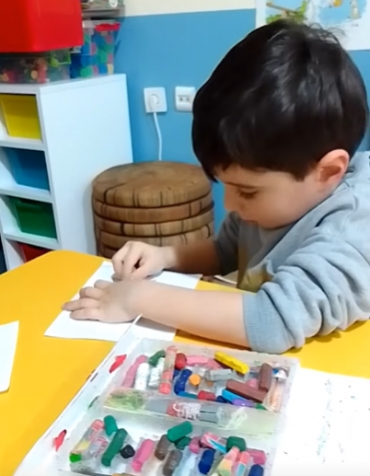5 yaş A grubu olarak yaşlılara saygı haftasında el kuklası yaptık ve dramatize ettik .