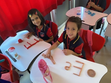 1-B Sınıfı ilk harfiyle okuma yazma yolculuğuna eğlenceli bir başlangıç yaptı.