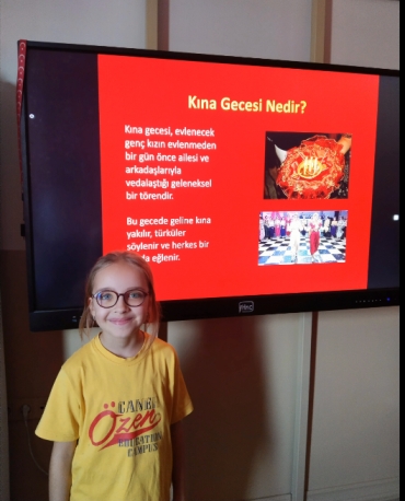 4/A sınıfı öğrencileri Sosyal Bilgiler dersi "KÜLTÜREL MİRASIM" ünitesi kapsamında milli kültür ögelerimizi araştırıp arkadaşlarına sunum yaptılar, kültürel zenginliklerimizi öğrendiler.