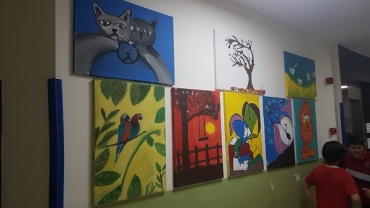 İlkokul "SANAT SOKAĞI"çalışması duvardaki yerini aldı