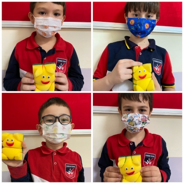 1-B sınıfında Main Course dersinde ‘My Toys’ konusunda öğrencilerimizle birlikte süngerden ‘Teddy Bear’ yaptık