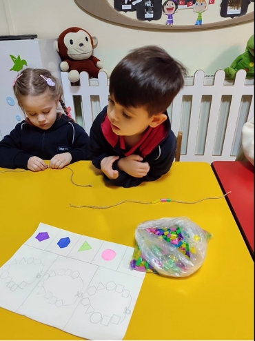 Bilişim dersinde yaptığımız kodlama kolyelerimiz