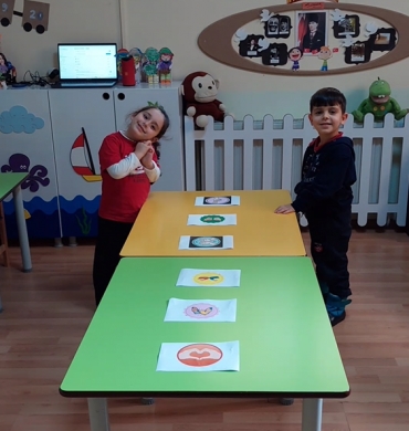5 Yaş C Grubu Öğrencilerinin Selamlaşma Oyunu