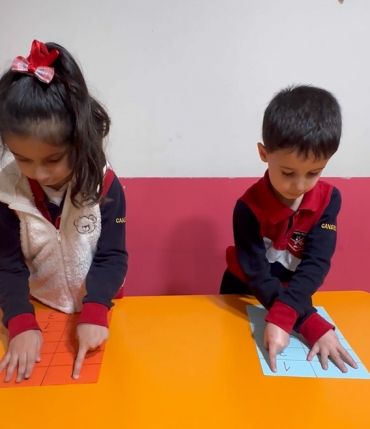 6 yaş B sınıfı Akıl Oyunları dersi rakamlarla sağ-sol beyin çalışması.
