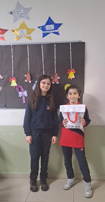 6/A sınıfı ile yeni yıl öncesi iyi dilekler dileyerek hediyelerimizi verdik.
