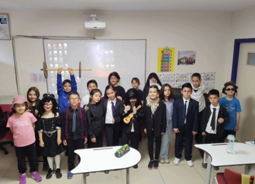 3/A sınıfı öğrencileri Hayat Bilgisi dersi, "Ülkemize Katkıda Bulunmuş Kişiler" konusu kapsamında sunumlarını yaptılar.